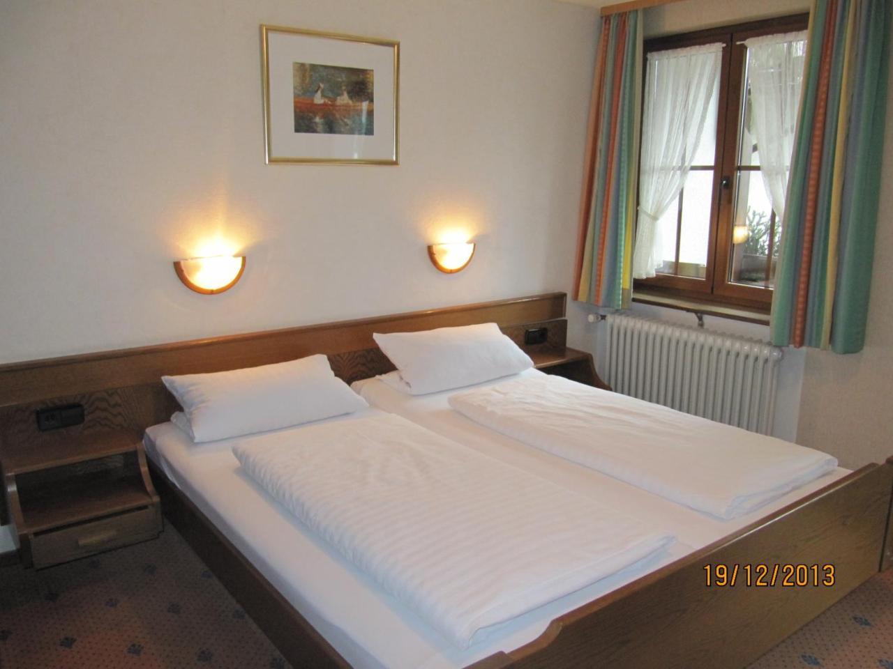 Gasthaus-Krone-Post Simonswald Ruang foto
